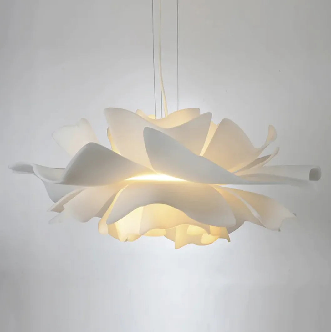 Modern nordisk blomformad taklampa