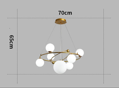 Modern ljuskrona med stilren design.
